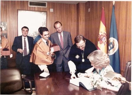 Visita de los Reyes a la EUIT de Telecomunicación en junio de 1990