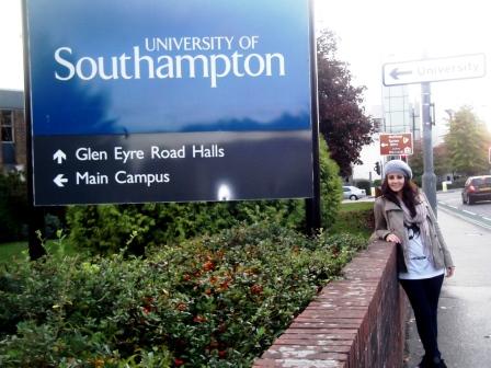 Erasmus en la entrada del Campus de Southampton (UK) Erasmus en la entrada del Campus de Southampton (UK)