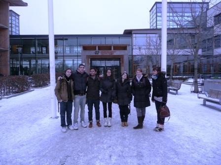 Alumnos Erasmus en la puerta de Mälardalen University (Suecia) Alumnos Erasmus en la puerta de Mälardalen University (Suecia)